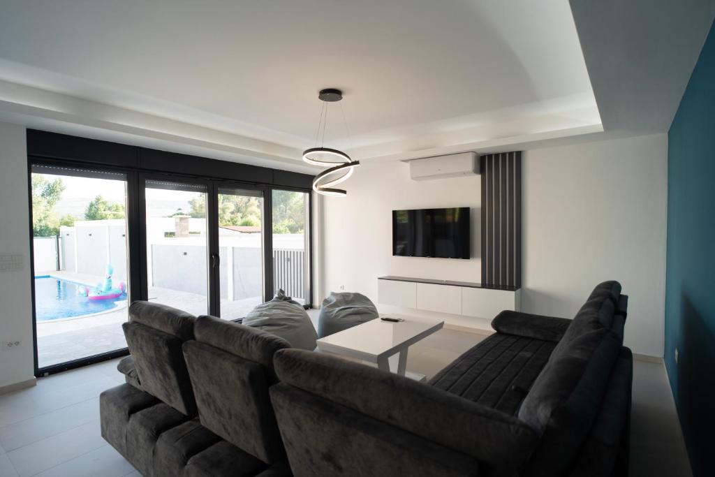 Villa Zulfikar living room with pool view near Mostar